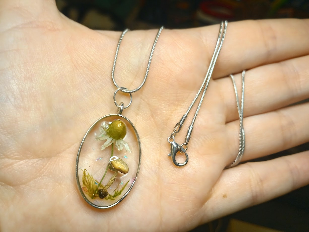 Chamomile Mushroom Oval Necklace