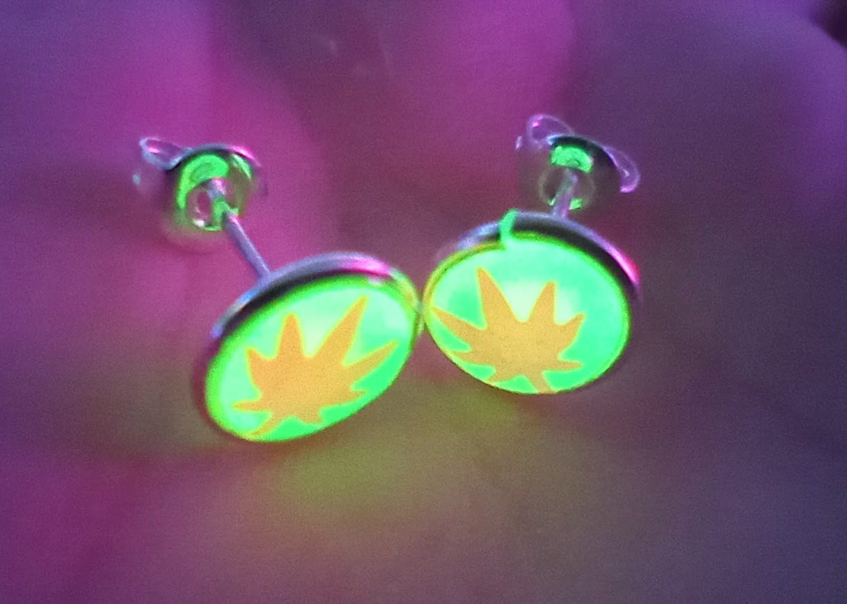 420 UV Glow Studs