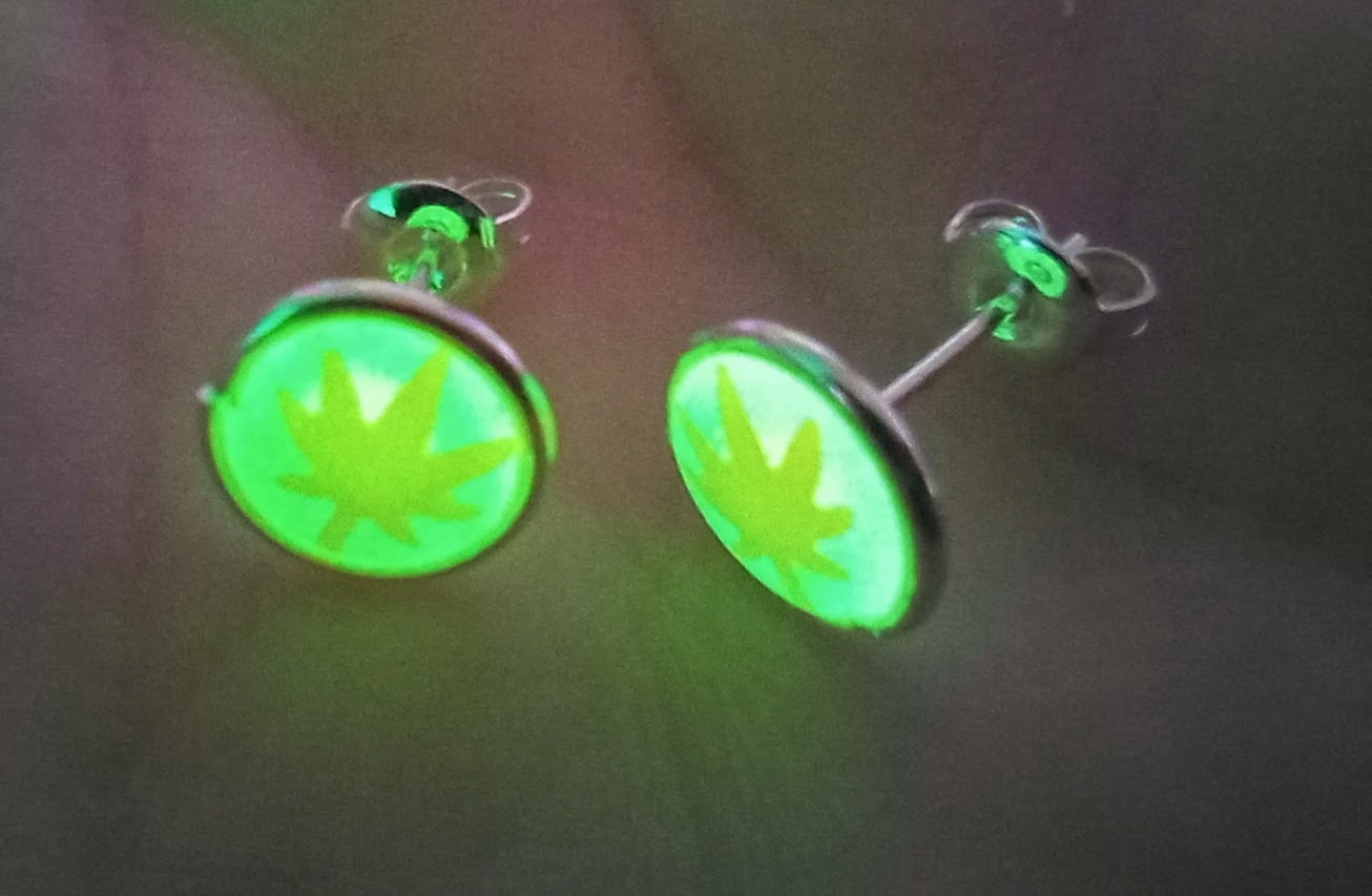 420 UV Glow Studs