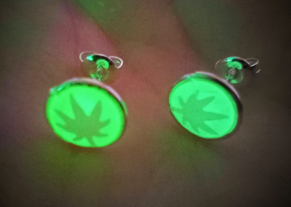 420 UV Glow Studs