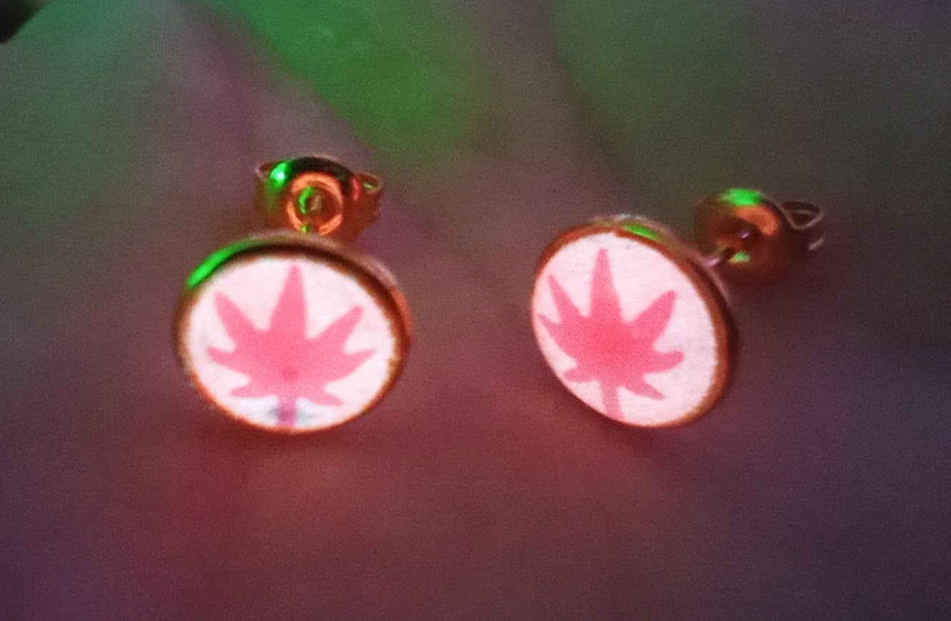420 UV Glow Studs