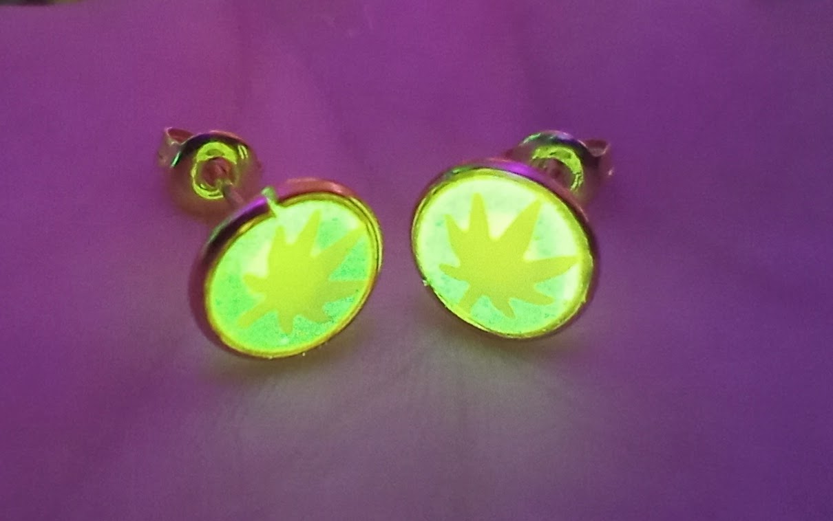 420 UV Glow Studs