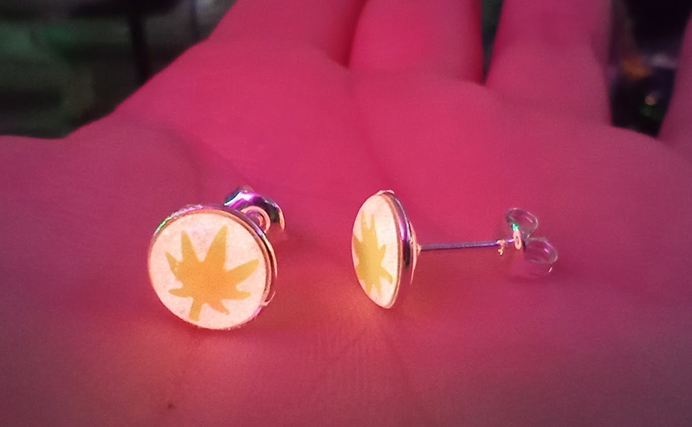420 UV Glow Studs
