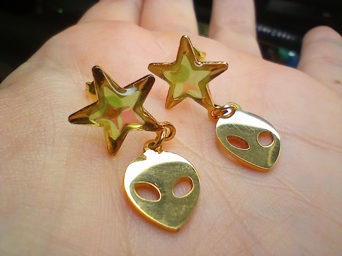 Alien Star UV Glow Studs