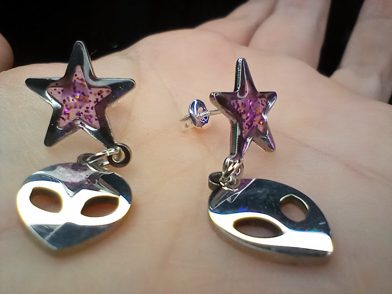 Alien Star UV Glow Studs