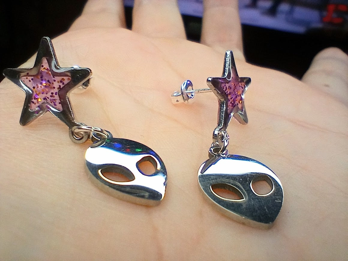 Alien Star UV Glow Studs