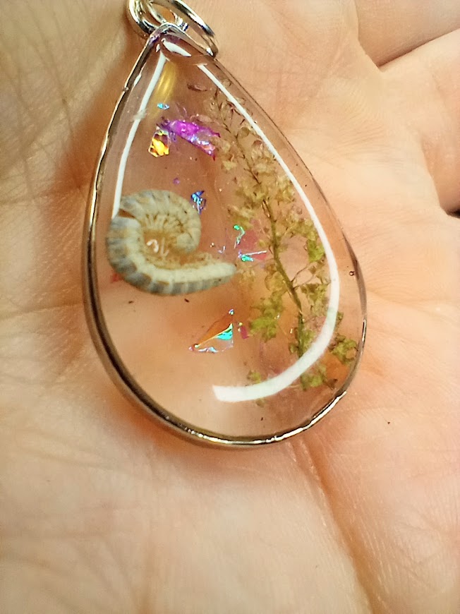 Centipede Flower Teardrop