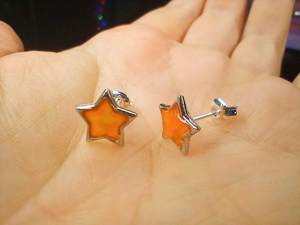 UV Glow Star Studs