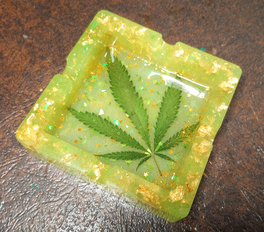 Real Hemp Leaf Glow Ashtray