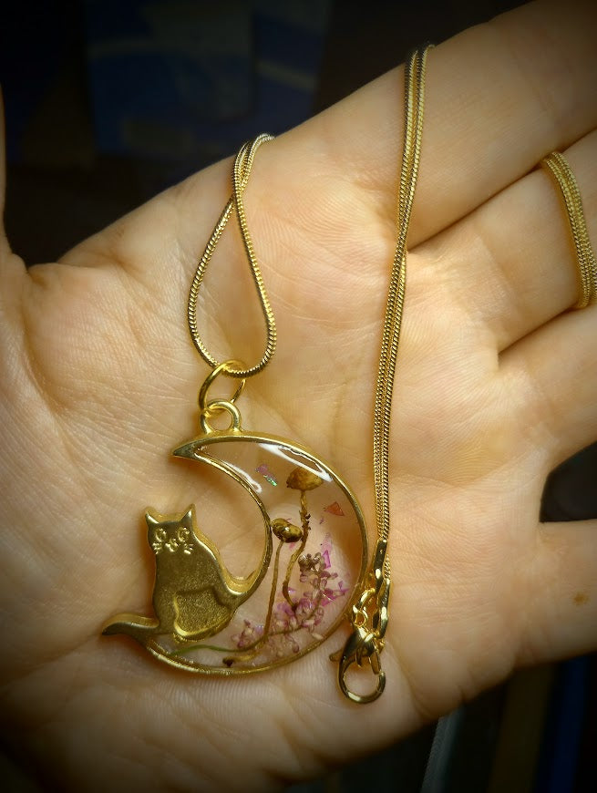 Mushy Wildflower Kitty Moon Necklace