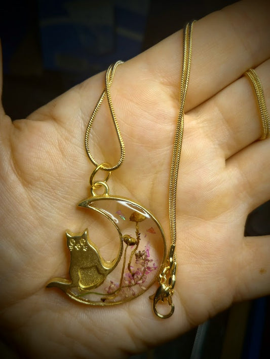 Mushy Wildflower Kitty Moon Necklace