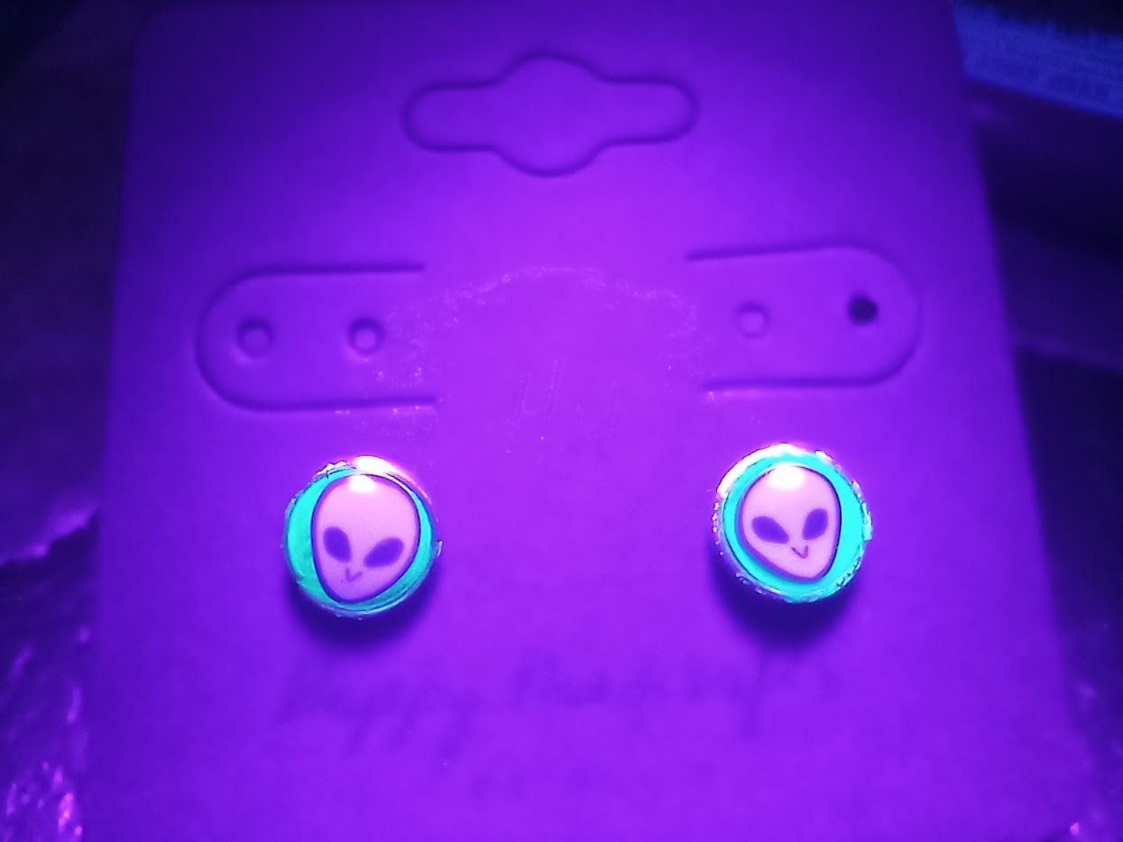 UV Glow Pink Alien Studs