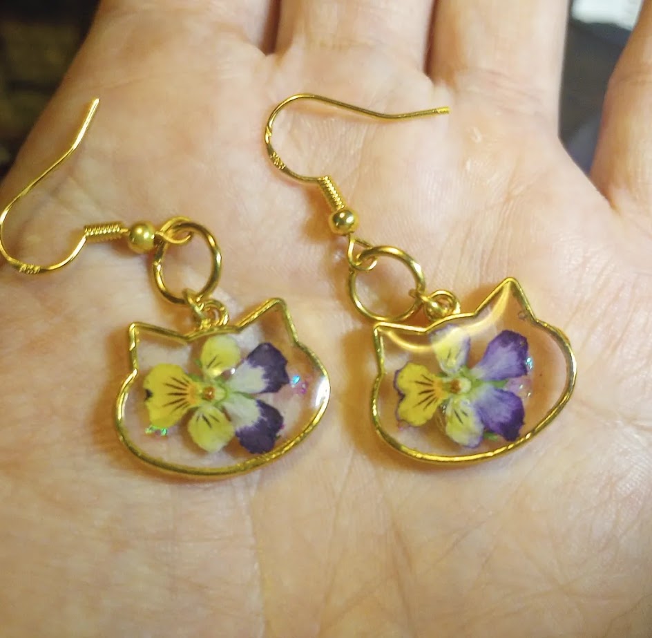 Pansy Kitty Earrings