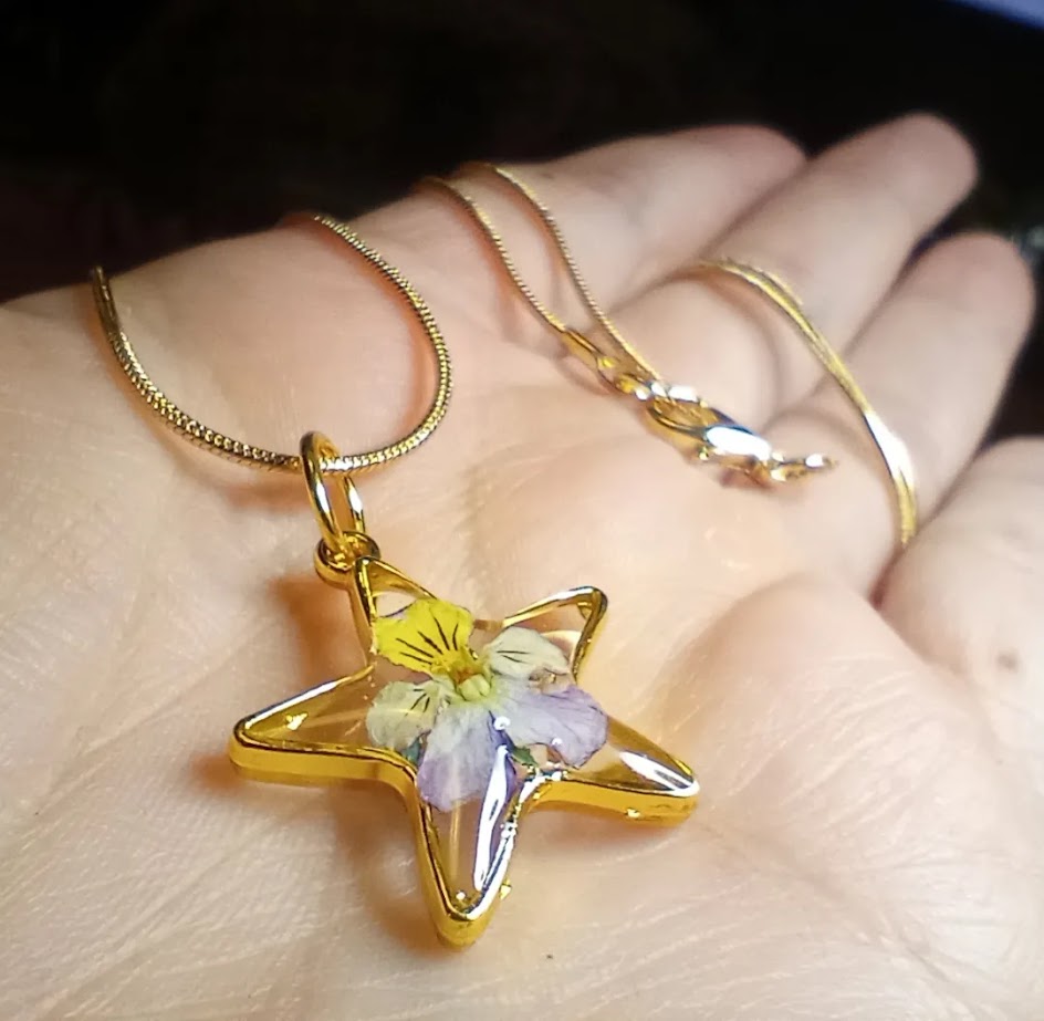 Pansy Star Necklace