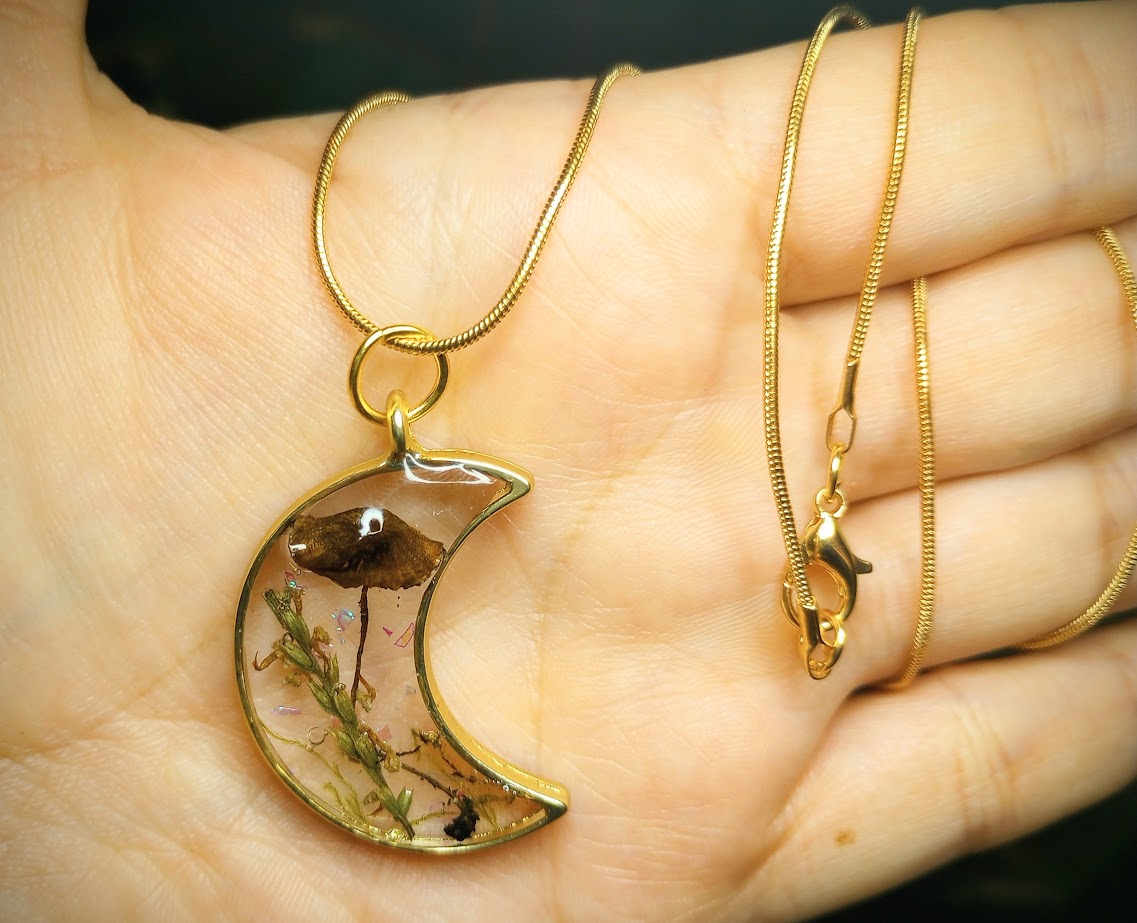 Single Mushy Moon Necklace