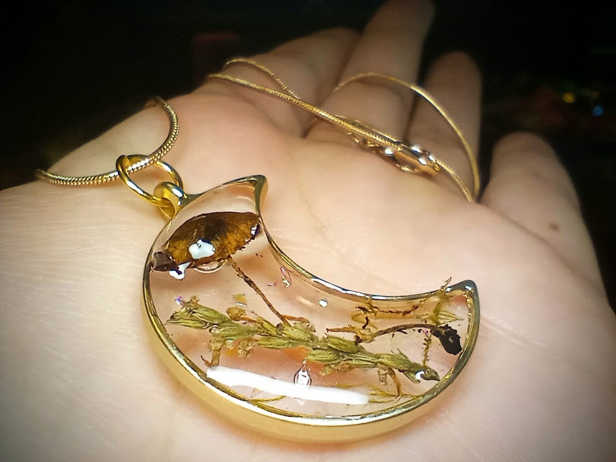 Single Mushy Moon Necklace