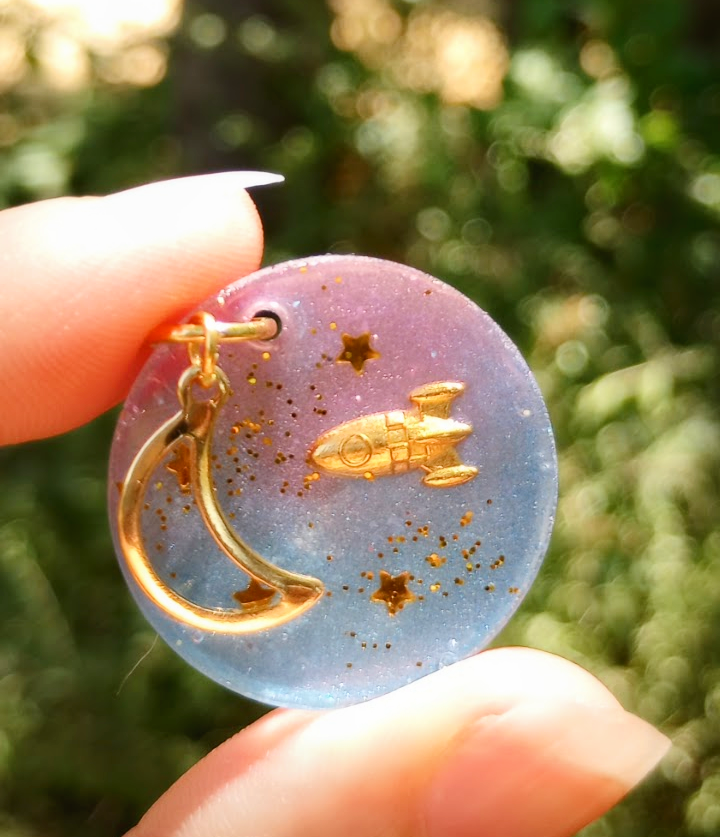 Spaceship Moon UV Glow