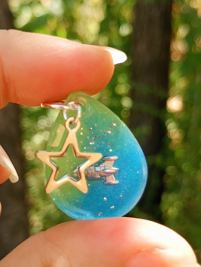 Spaceship Star UV Glow