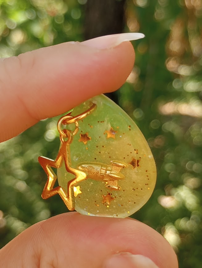 Spaceship Star UV Glow - Yellow/Green