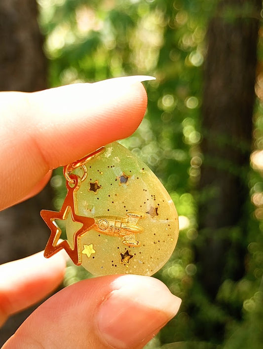 Spaceship Star UV Glow - Yellow/Green