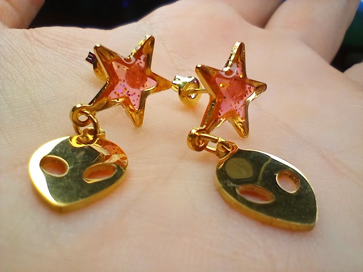 Alien Star UV Glow Studs