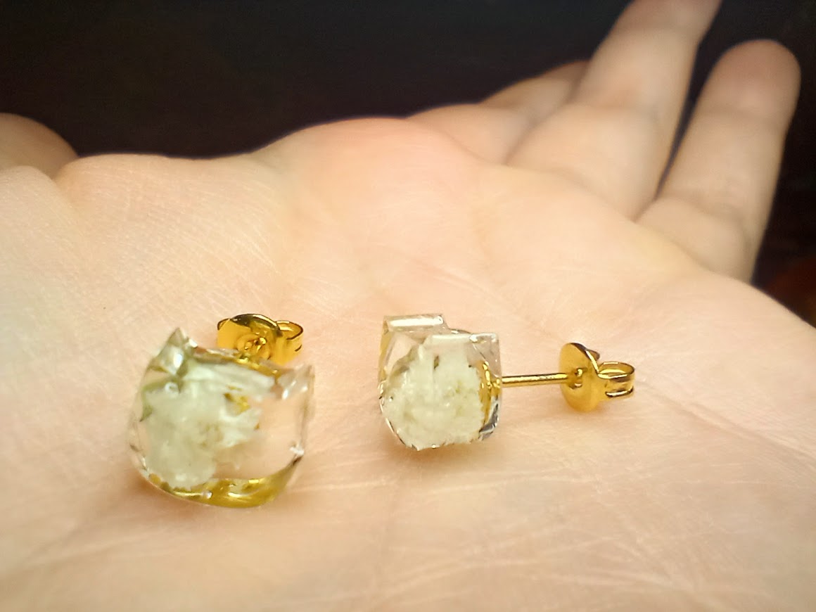 Baby's Breath Cat Studs