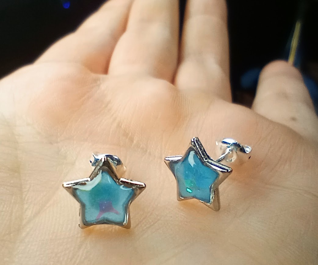 UV Glow Star Studs