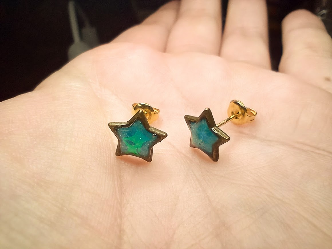 UV Glow Star Studs