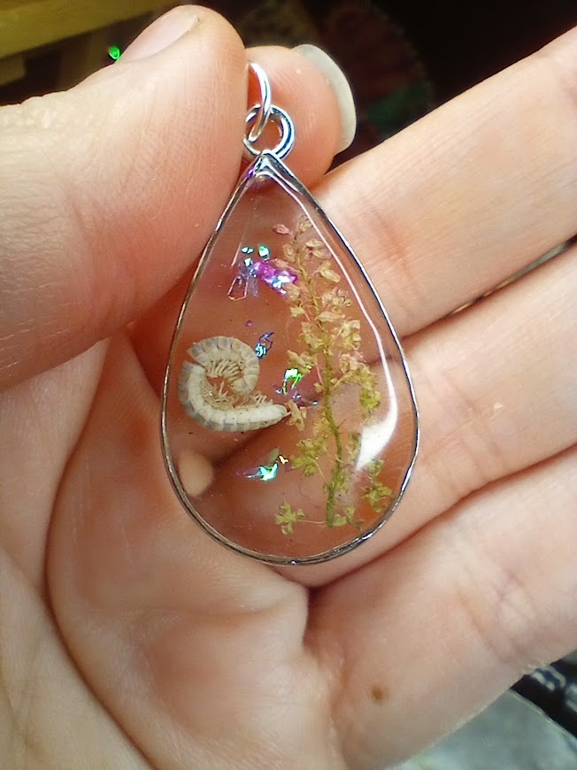 Centipede Flower Teardrop