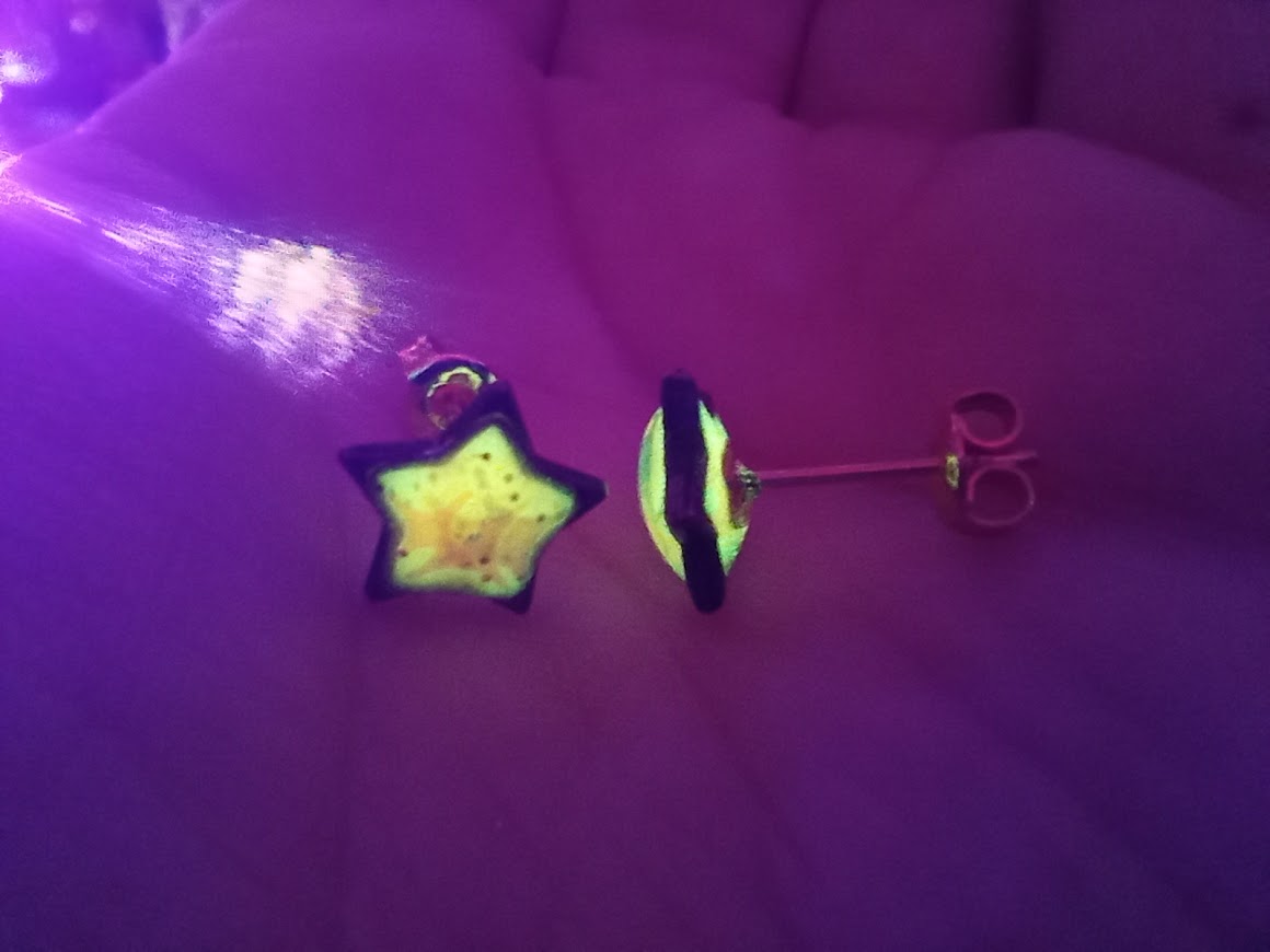 UV Glow Star Studs