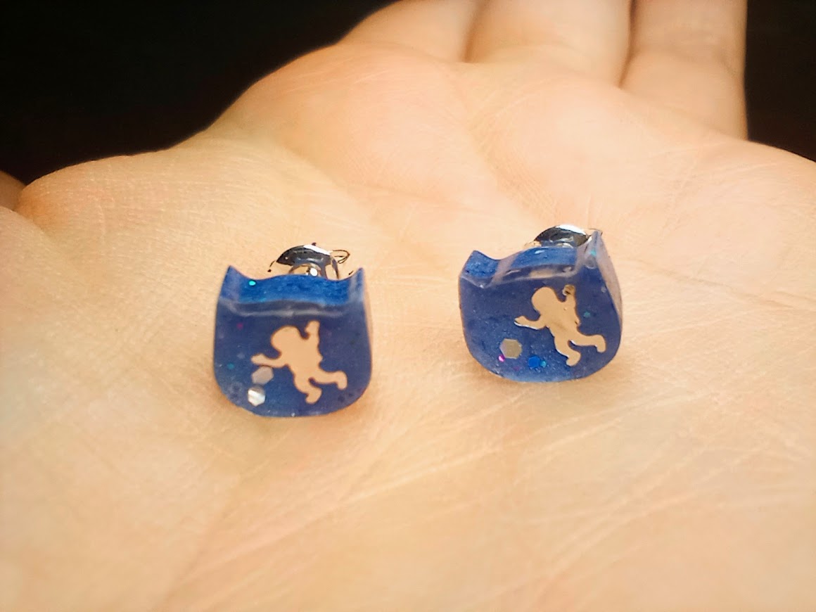 UV Glow Spaceman Cat Studs